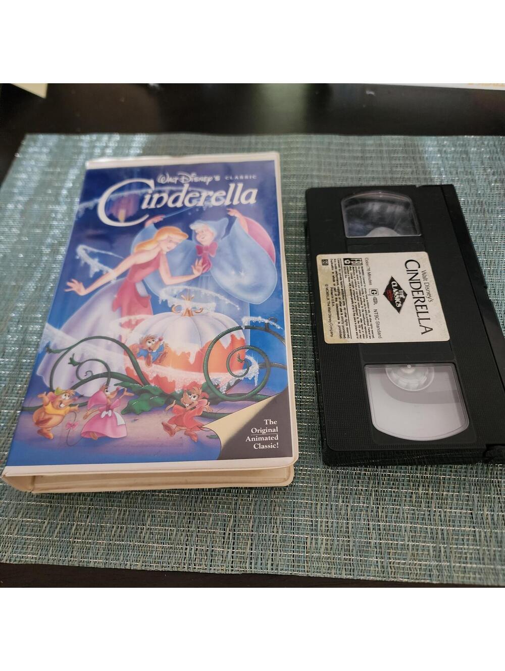 Disney Cinderella VHS Walt Disney Classics Black Diamond Clamshell Original